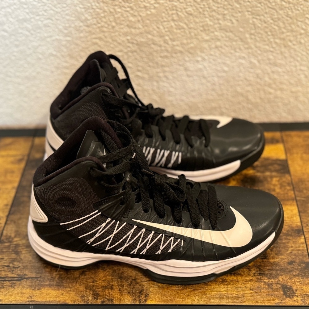 Nike Hyperdunks 2012 Sz 8 Women’s